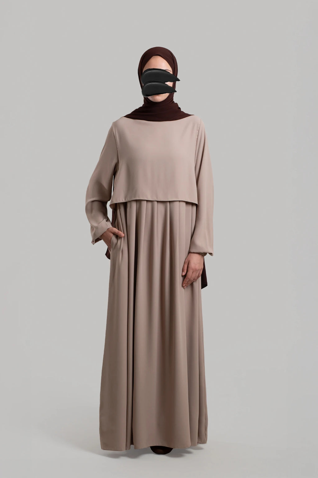 ABAYA MODERNE, AMPLE ET AU DESIGN MODESTE