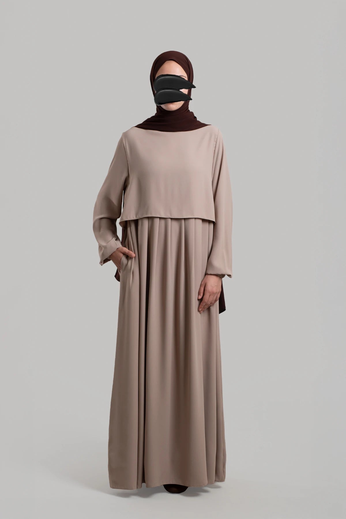 ABAYA MODERNE, AMPLE ET AU DESIGN MODESTE