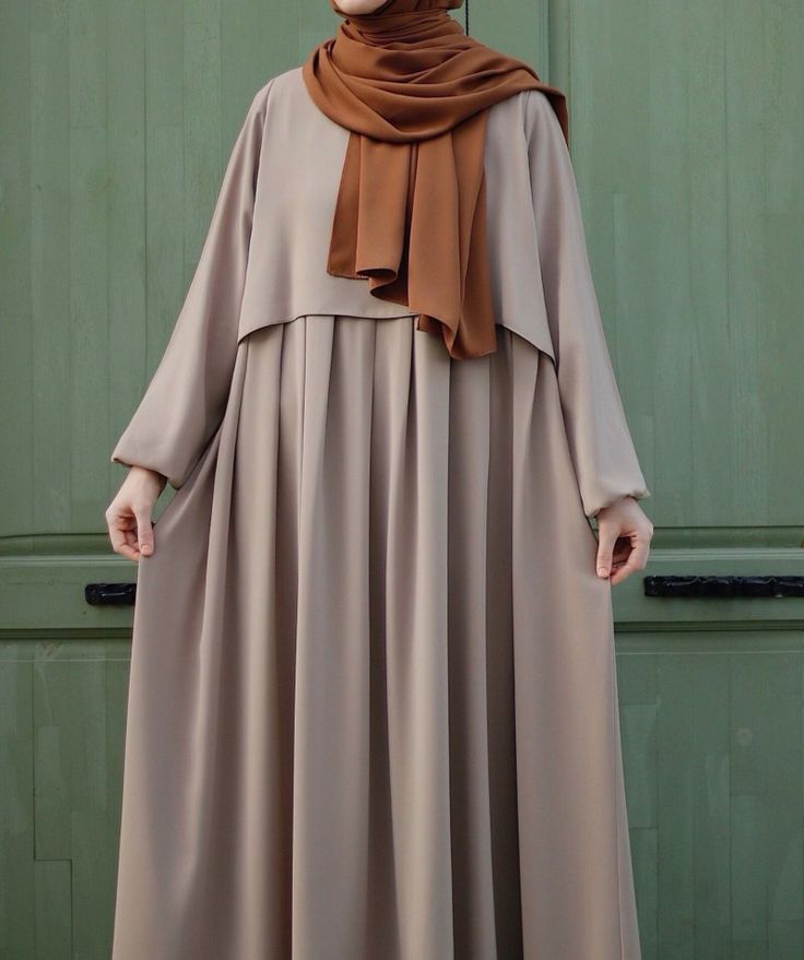 ABAYA MODERNE, AMPLE ET AU DESIGN MODESTE