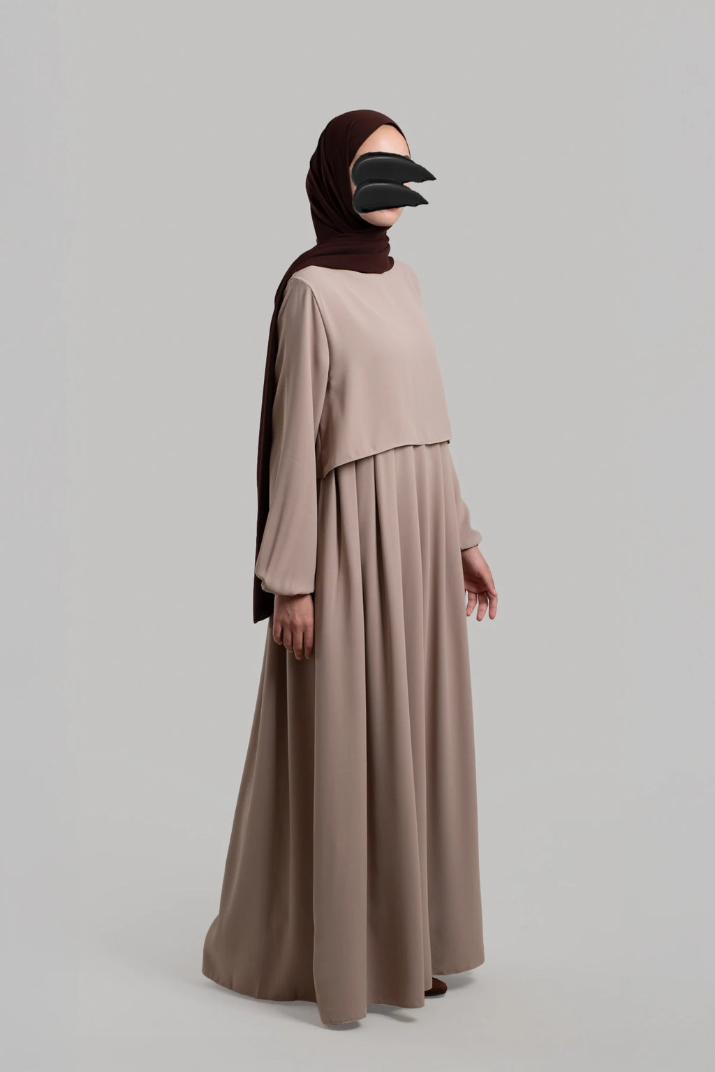 ABAYA MODERNE, AMPLE ET AU DESIGN MODESTE